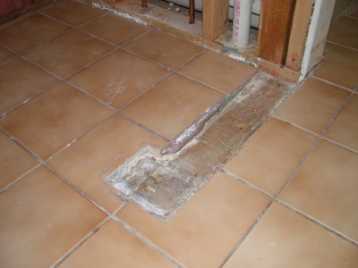 Ceramic floor tile can be repaired with the right tools and some patience. PHOTO CREDIT: Tim Carter